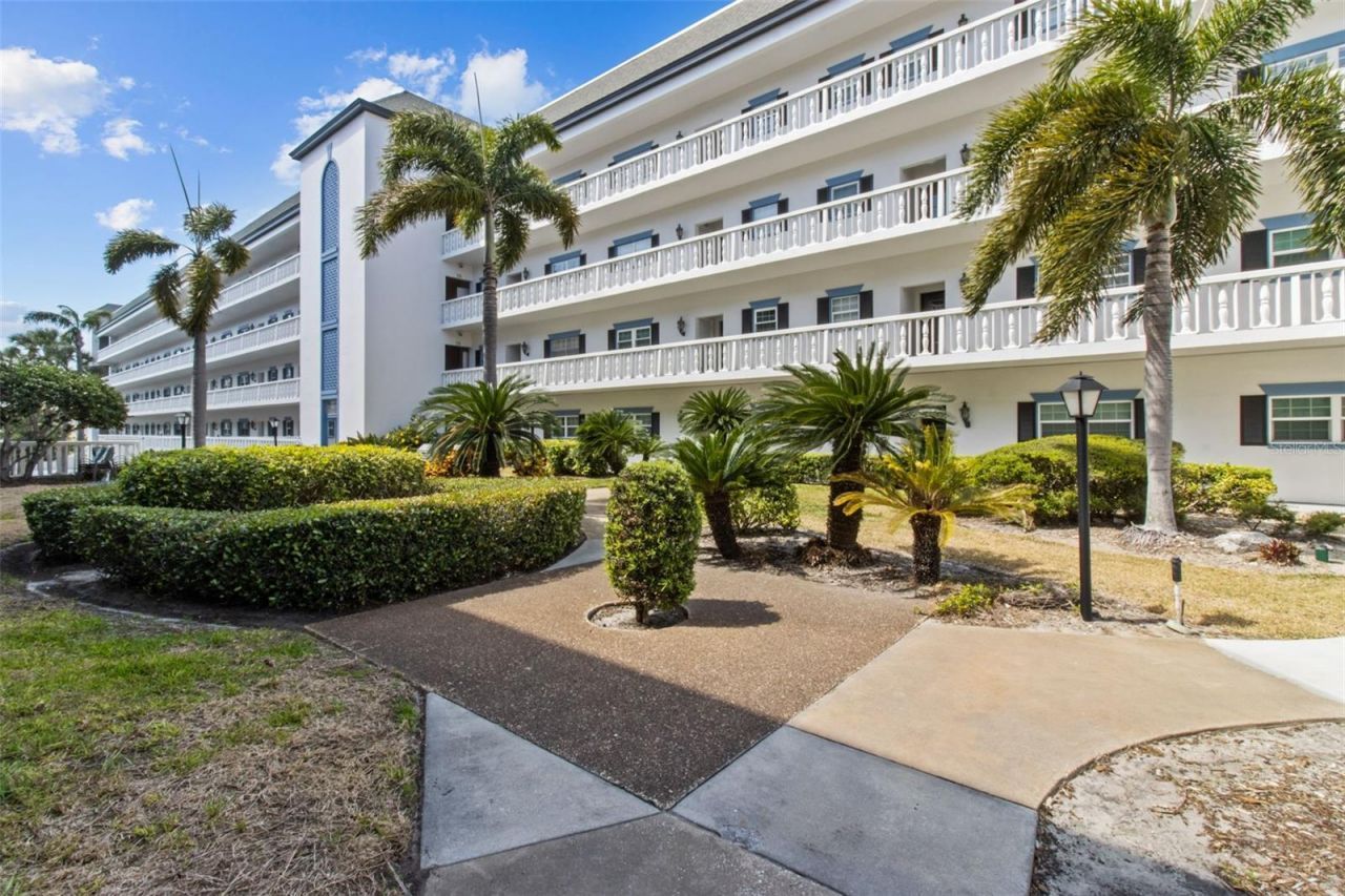 131 Bluff View Drive, Unit 101, Belleair Bluffs, FL 33770 Main Photo