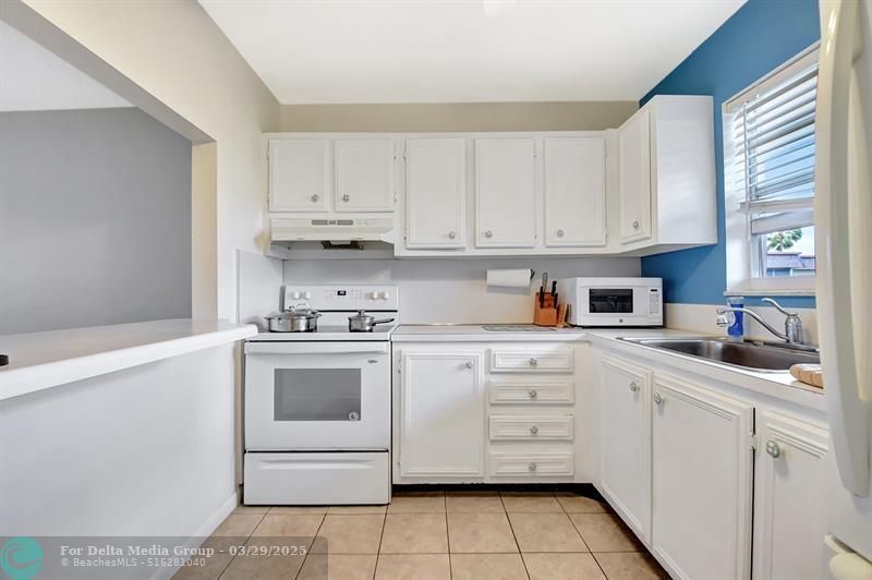 715 Lori Drive, Unit 315, Palm Springs, FL 33461 Photo