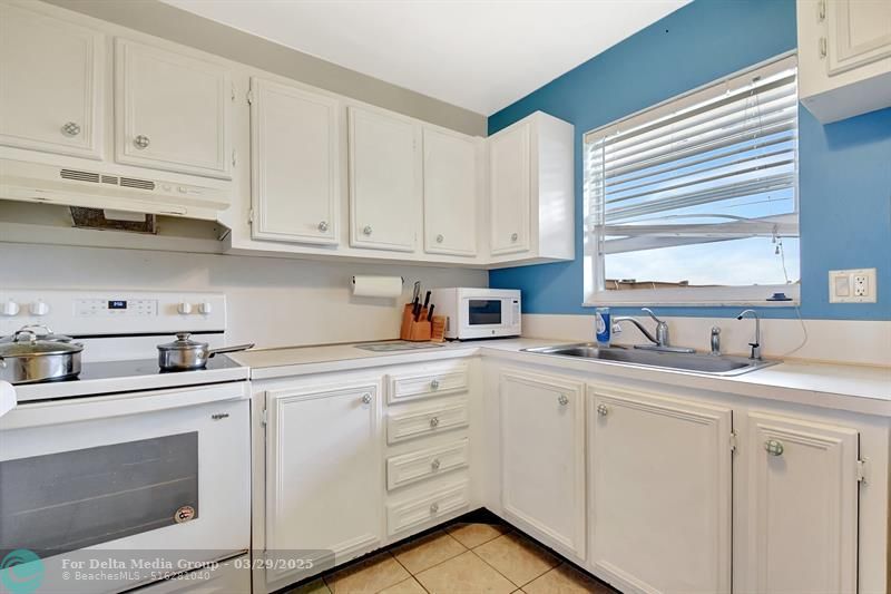 715 Lori Drive, Unit 315, Palm Springs, FL 33461 Photo