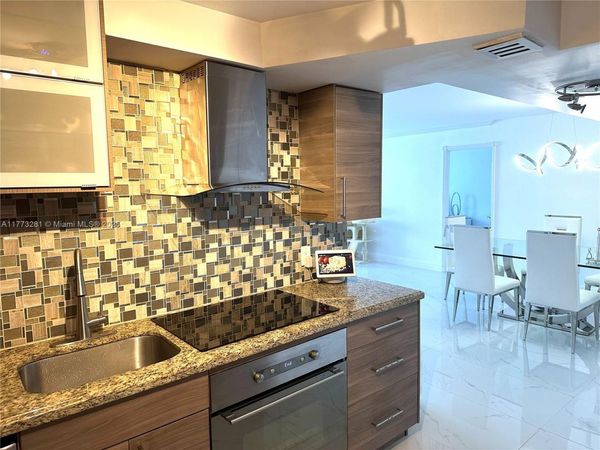 427 Golden Isles Dr, Unit 5G, Hallandale Beach, FL 33009