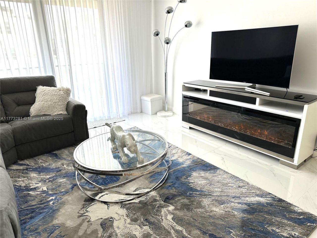 427 Golden Isles Dr, Unit 5G, Hallandale Beach, FL 33009 Photo