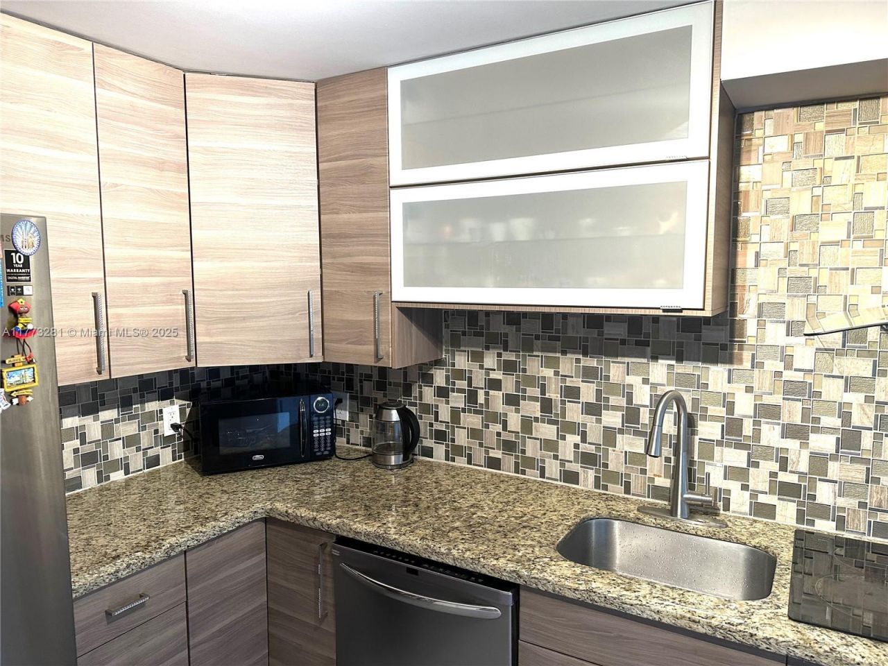 427 Golden Isles Dr, Unit 5G, Hallandale Beach, FL 33009 Photo