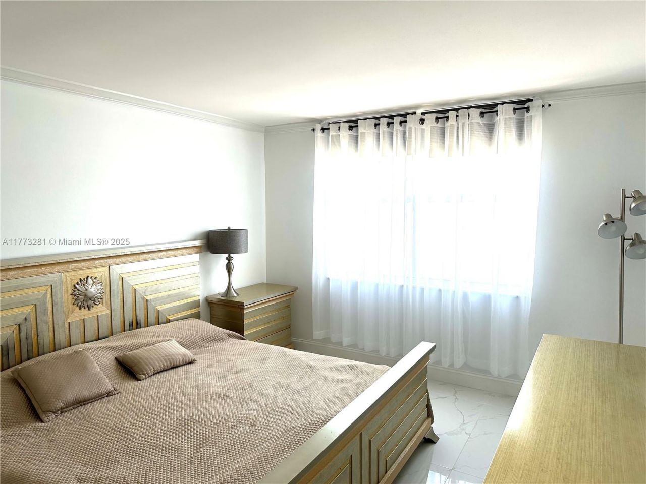 427 Golden Isles Dr, Unit 5G, Hallandale Beach, FL 33009 Photo