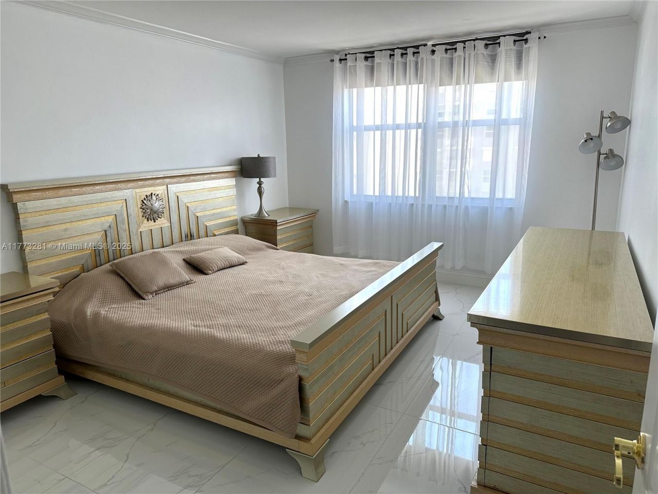 427 Golden Isles Dr, Unit 5G, Hallandale Beach, FL 33009 Photo