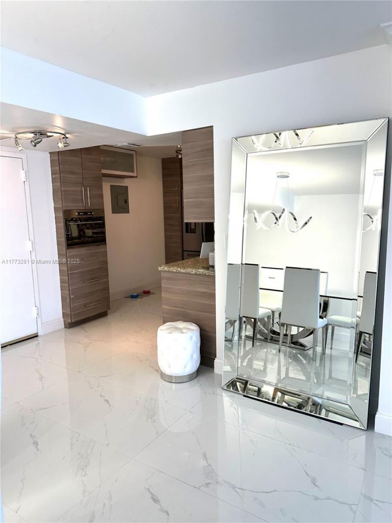 427 Golden Isles Dr, Unit 5G, Hallandale Beach, FL 33009 Photo