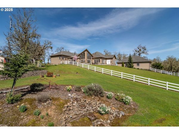 1000 WINDY MOUNTAIN LN, Oakland, OR 97462