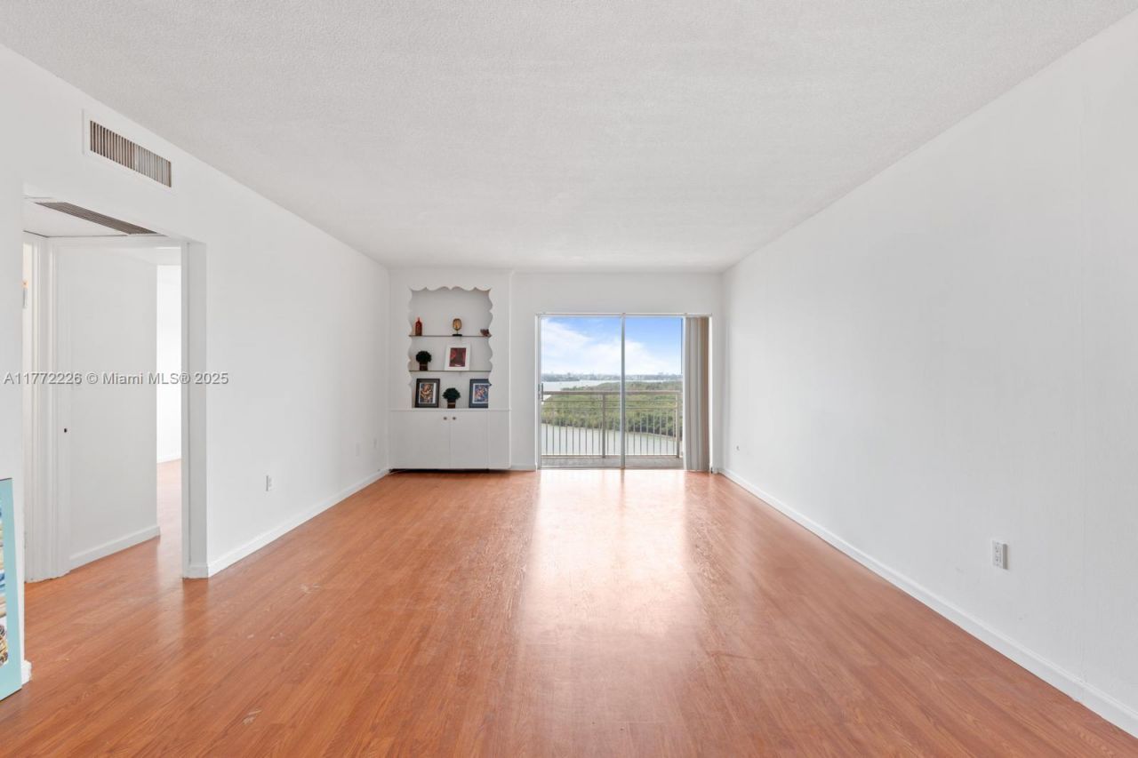 400 Kings Point Dr, Unit 1607, Sunny Isles Beach, FL 33160 Photo