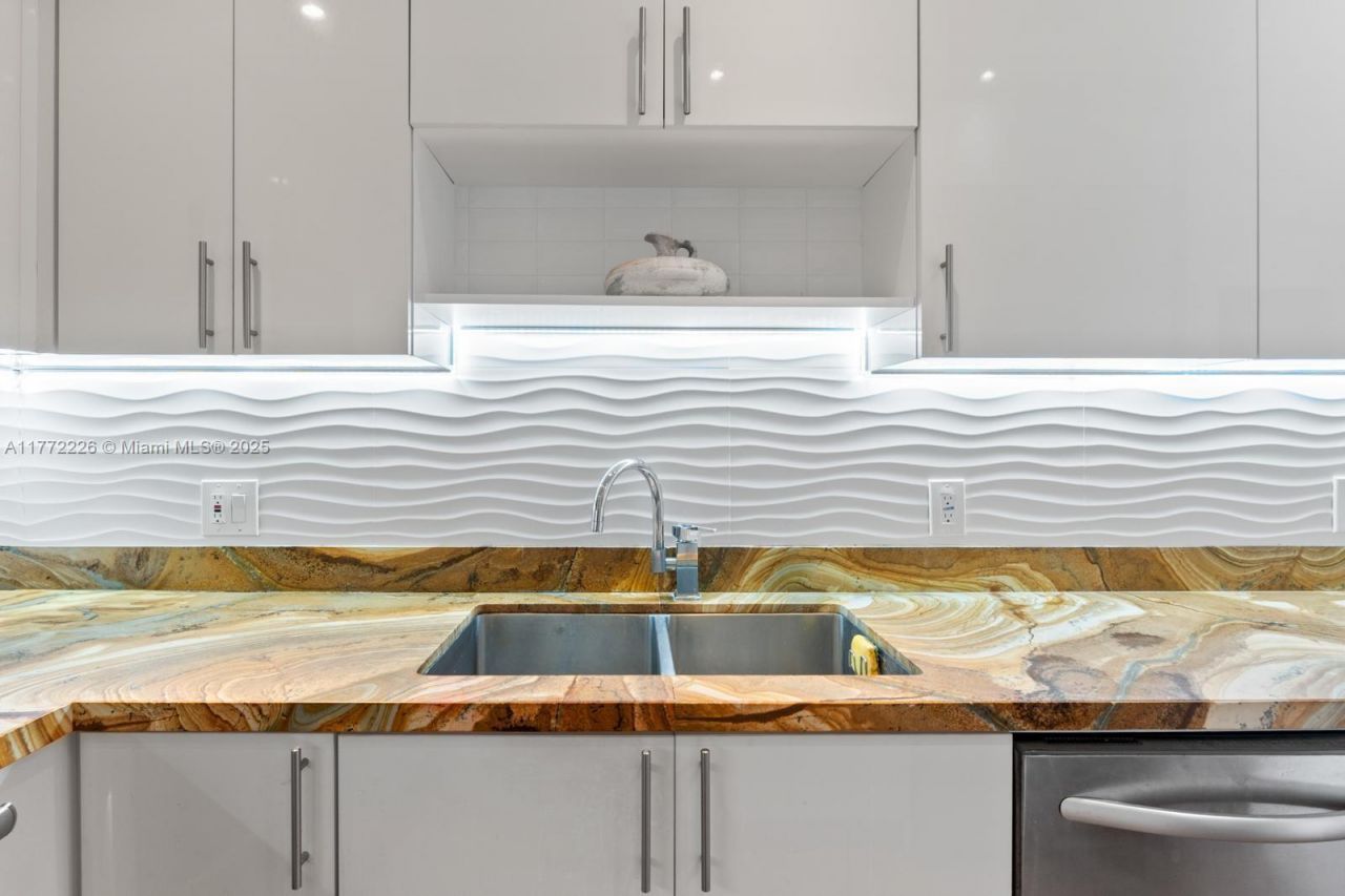 400 Kings Point Dr, Unit 1607, Sunny Isles Beach, FL 33160 Photo