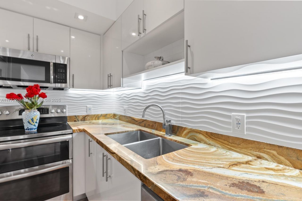 400 Kings Point Dr, Unit 1607, Sunny Isles Beach, FL 33160 Photo