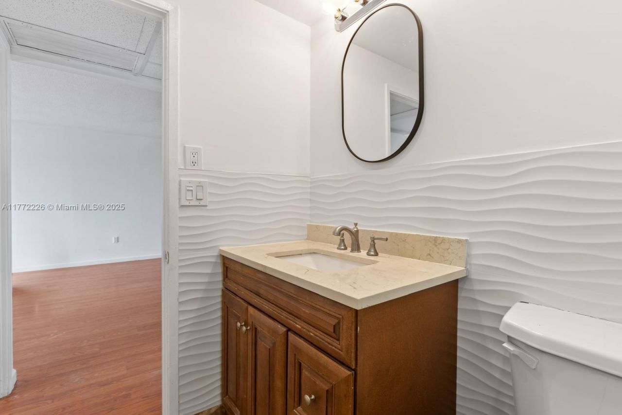 400 Kings Point Dr, Unit 1607, Sunny Isles Beach, FL 33160 Photo