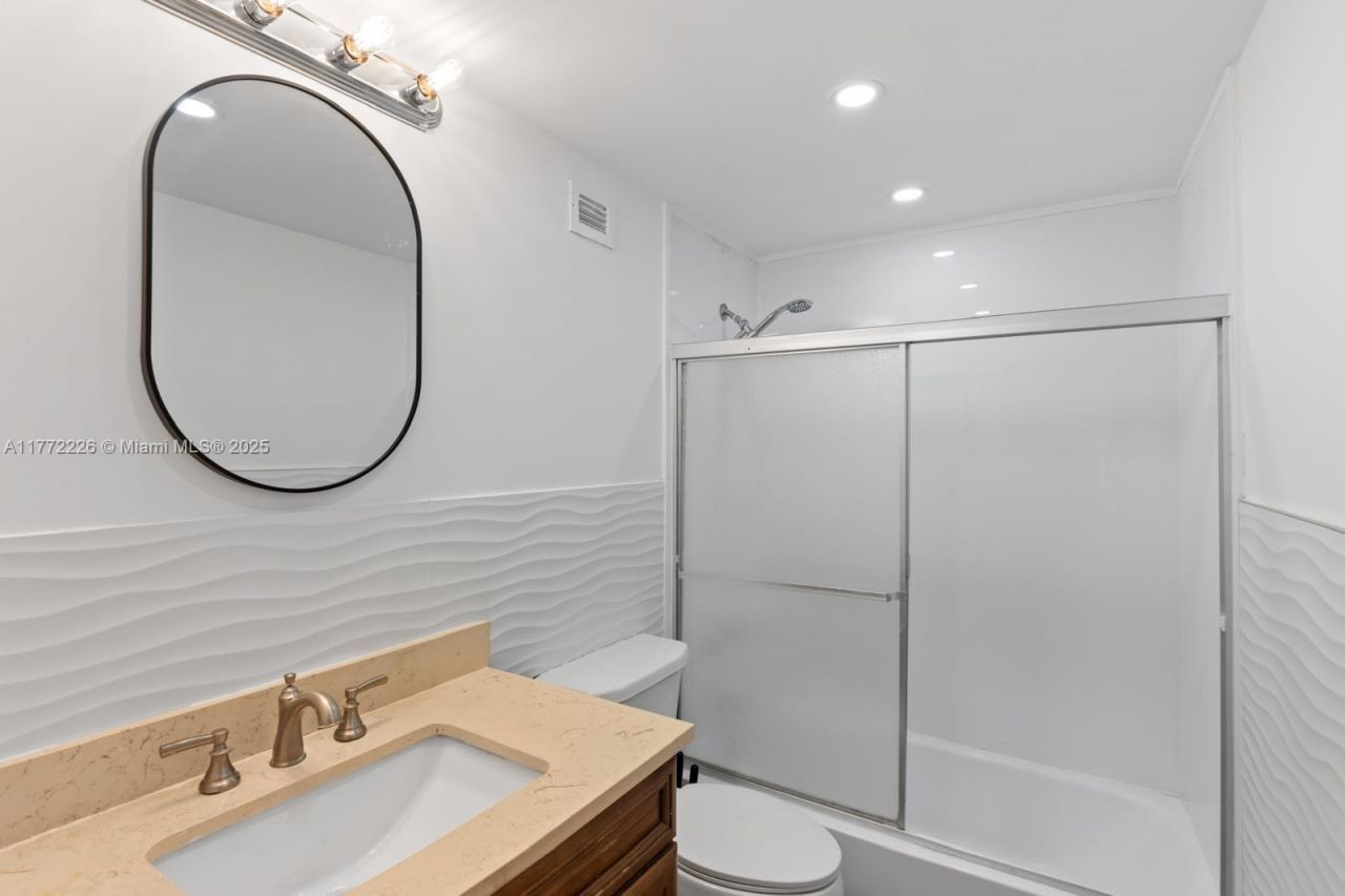 400 Kings Point Dr, Unit 1607, Sunny Isles Beach, FL 33160 Photo