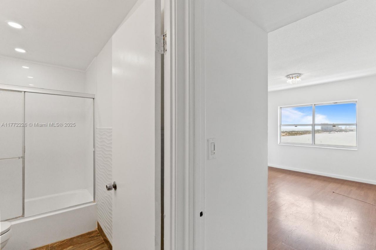 400 Kings Point Dr, Unit 1607, Sunny Isles Beach, FL 33160 Photo