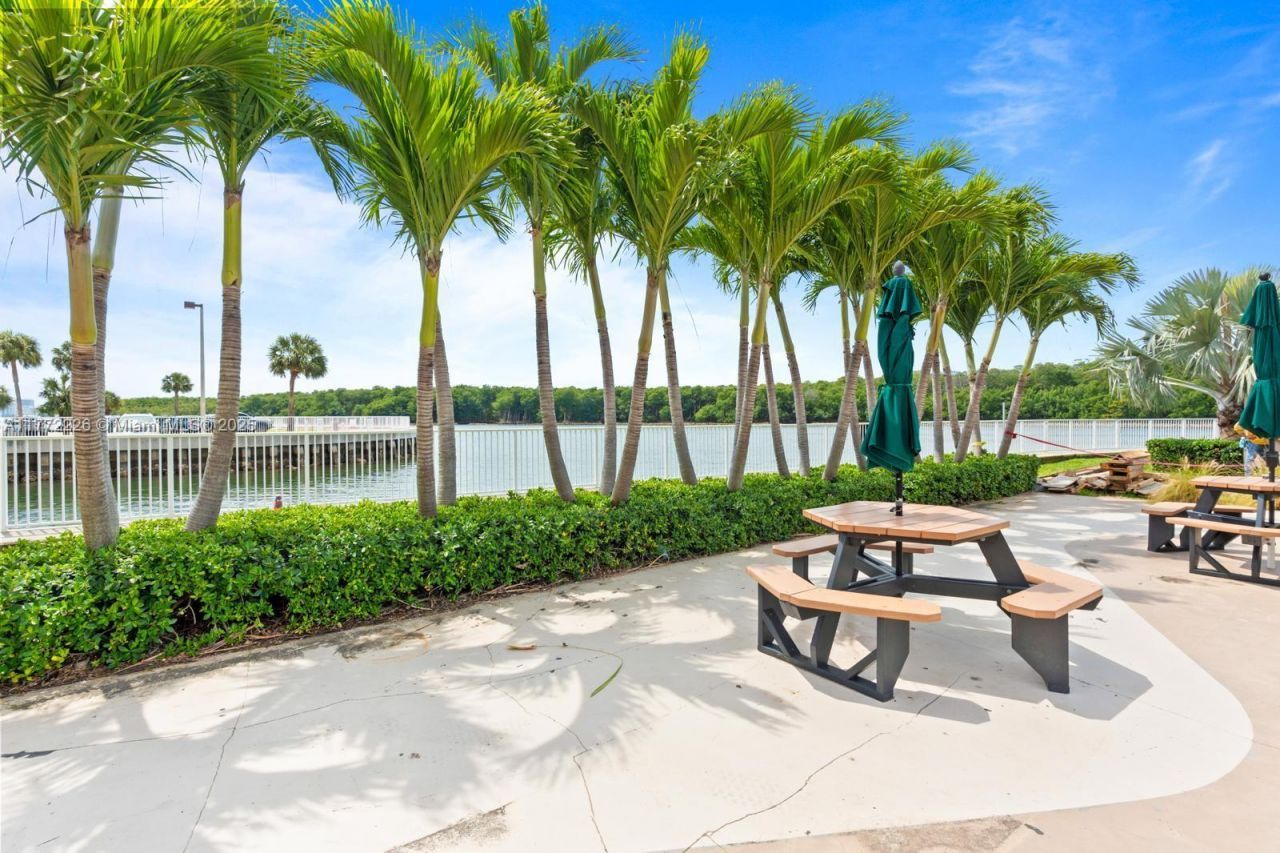 400 Kings Point Dr, Unit 1607, Sunny Isles Beach, FL 33160 Photo