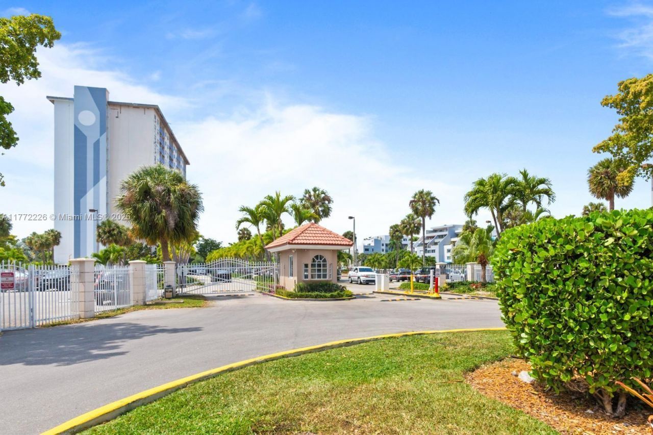 400 Kings Point Dr, Unit 1607, Sunny Isles Beach, FL 33160 Photo