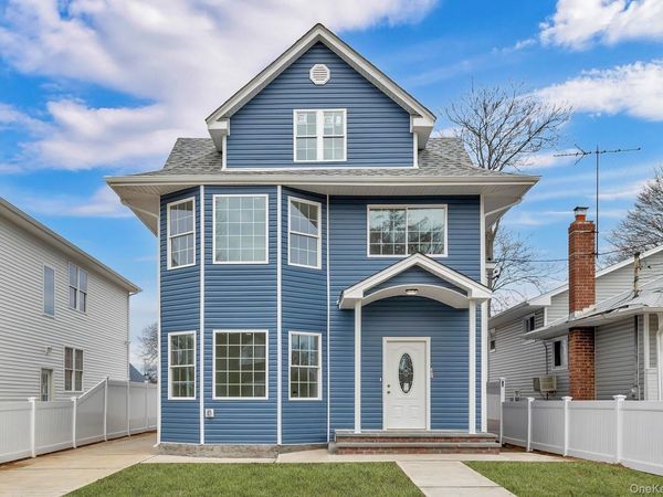 29 Sterling Place, Hempstead, NY 11550