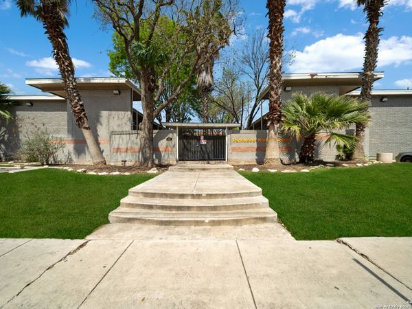 225 E. Rampart, Unit 206, San Antonio, TX 78216