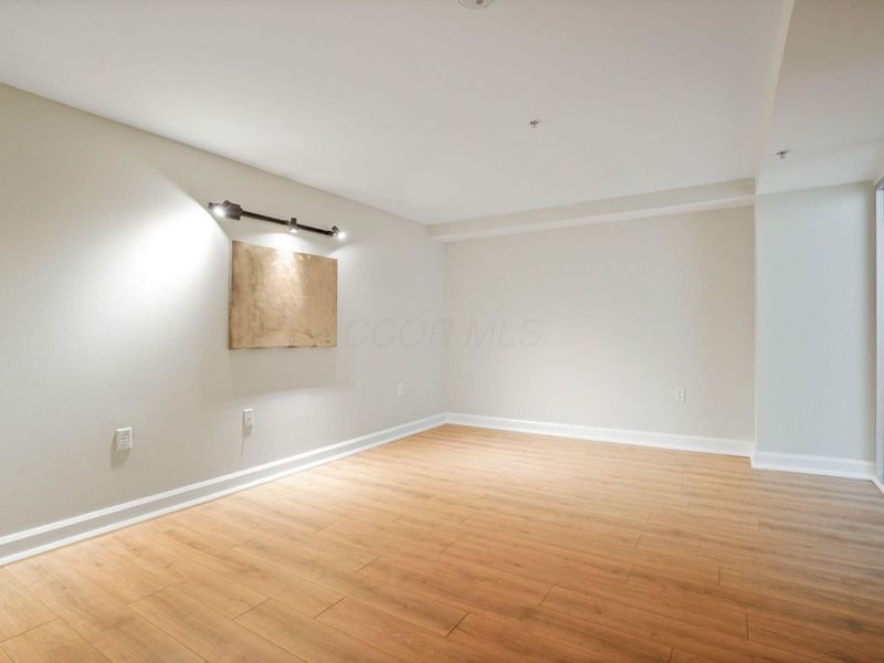 106 N High Street, Unit 105, Columbus, OH 43215 Photo 29