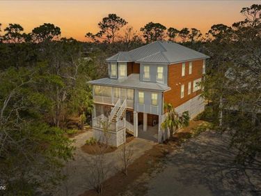 49 SW 279 Avenue, Steinhatchee, FL 32359