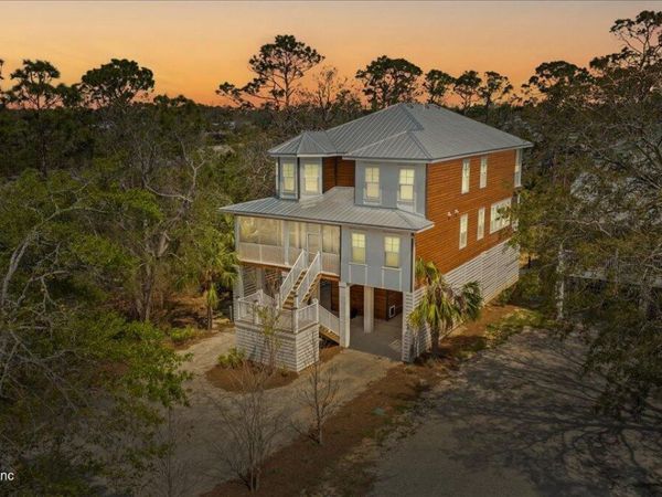 49 SW 279 Avenue, Steinhatchee, FL 32359