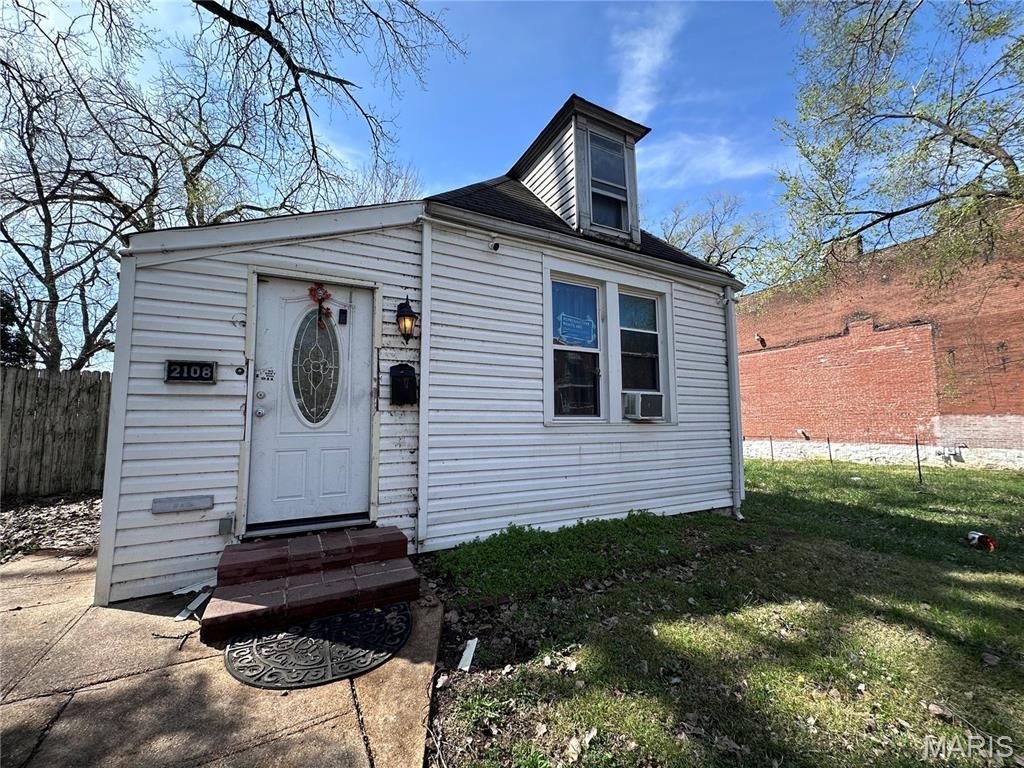 2108 Chippewa Street, Saint Louis, MO 63118 Main Photo
