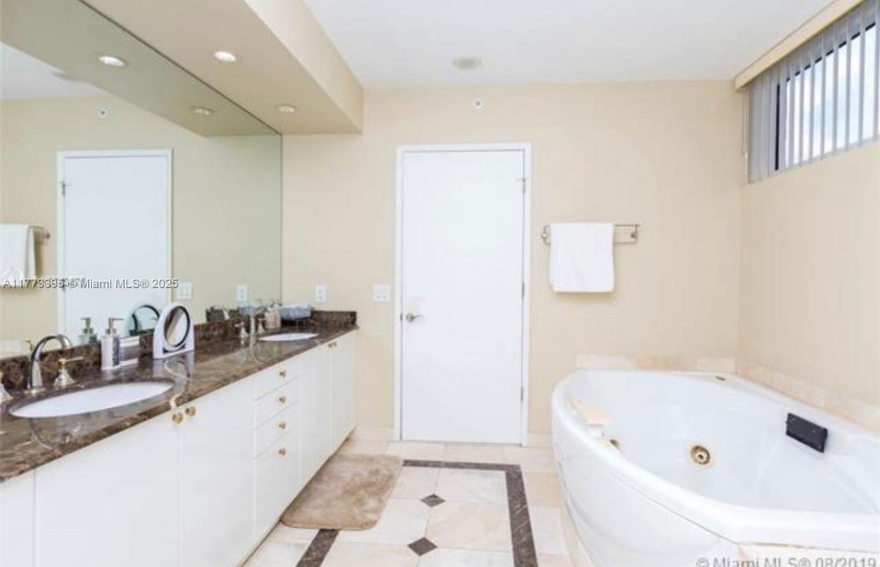 17555 Collins Ave, Unit 1004, Sunny Isles Beach, FL 33160 Photo