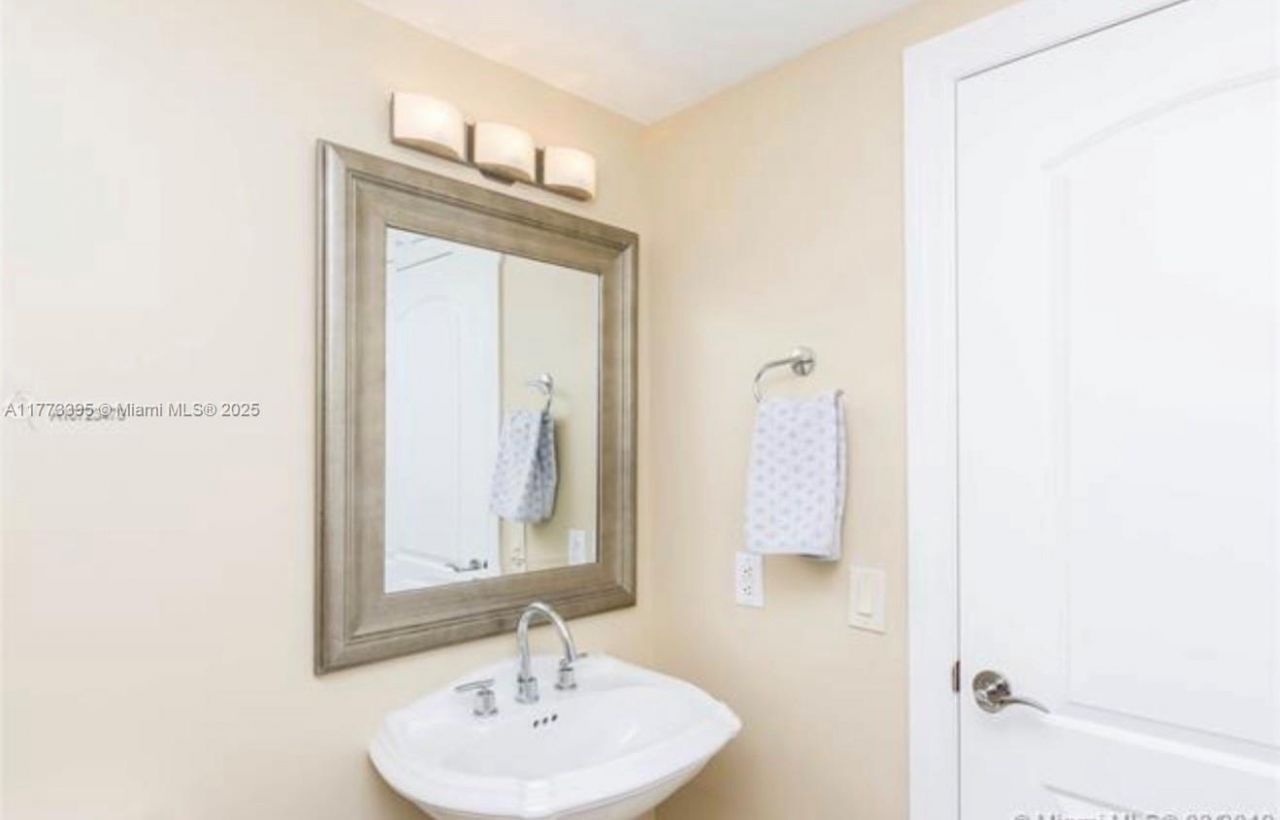 17555 Collins Ave, Unit 1004, Sunny Isles Beach, FL 33160 Photo