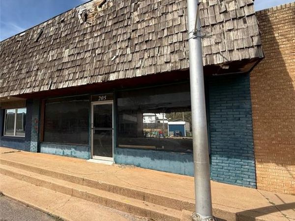 205 W Main Street, Binger, OK 73009