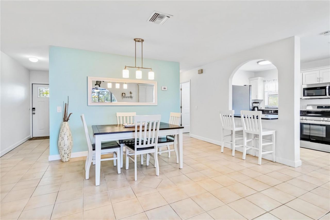 424 62nd Street, Holmes Beach, FL 34217 Photo