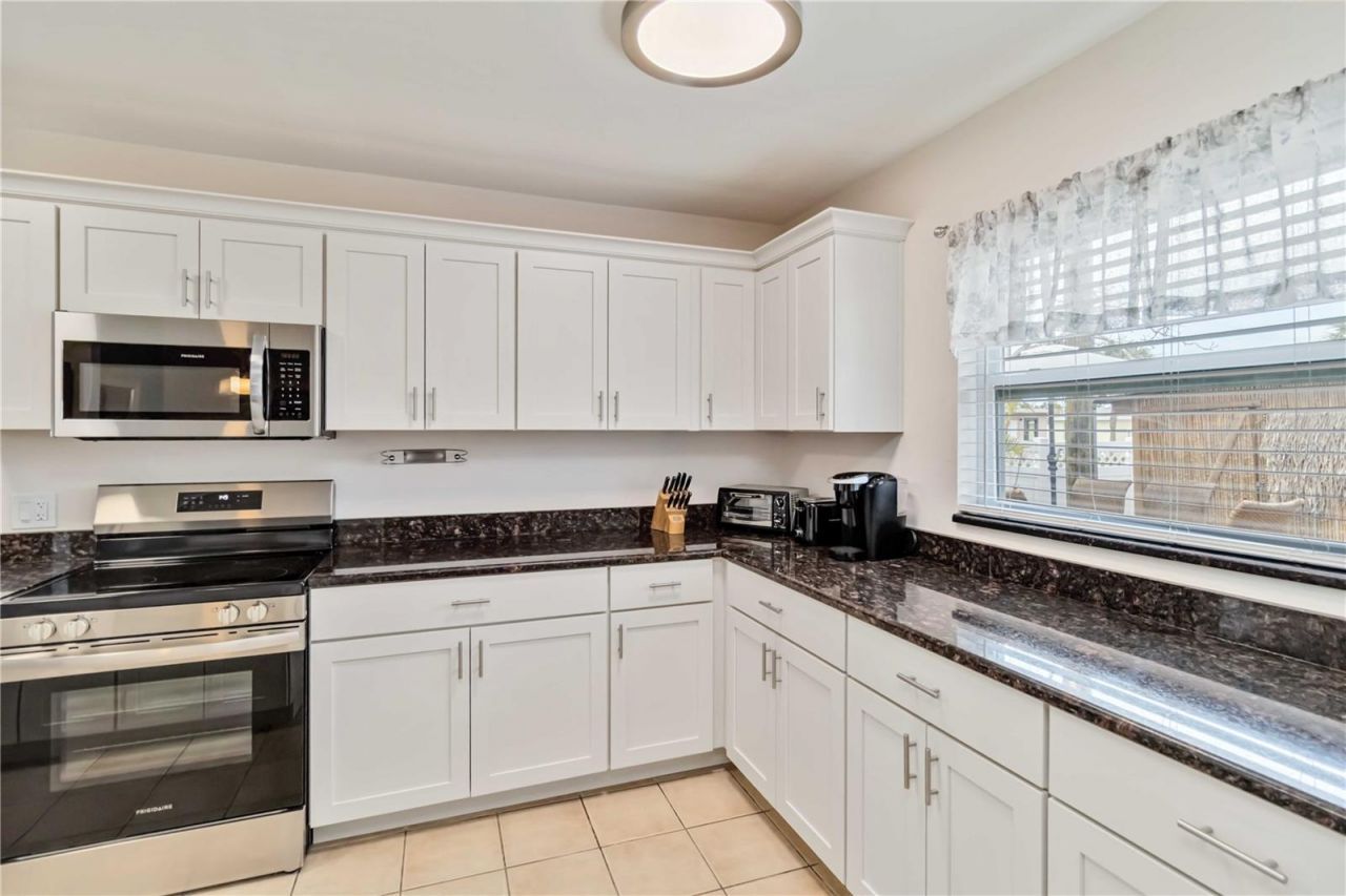 424 62nd Street, Holmes Beach, FL 34217 Photo