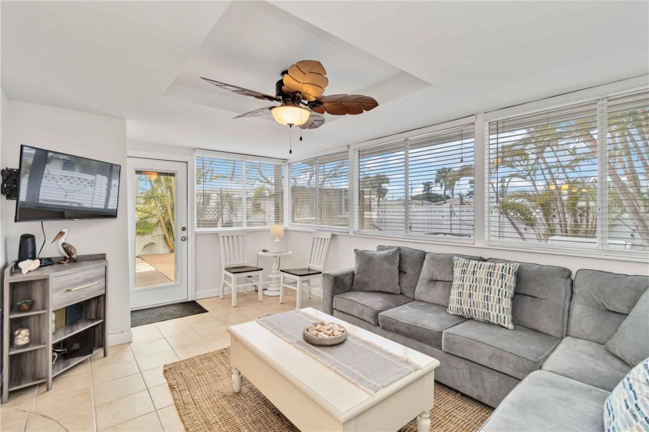 424 62nd Street, Holmes Beach, FL 34217 Photo