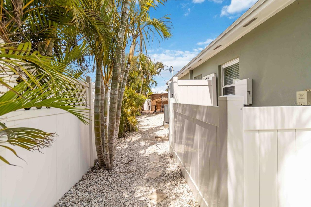 424 62nd Street, Holmes Beach, FL 34217 Photo