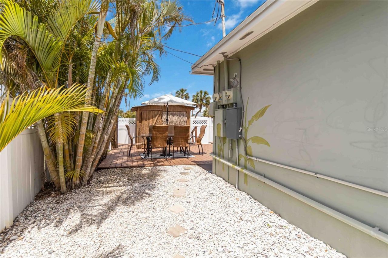 424 62nd Street, Holmes Beach, FL 34217 Photo