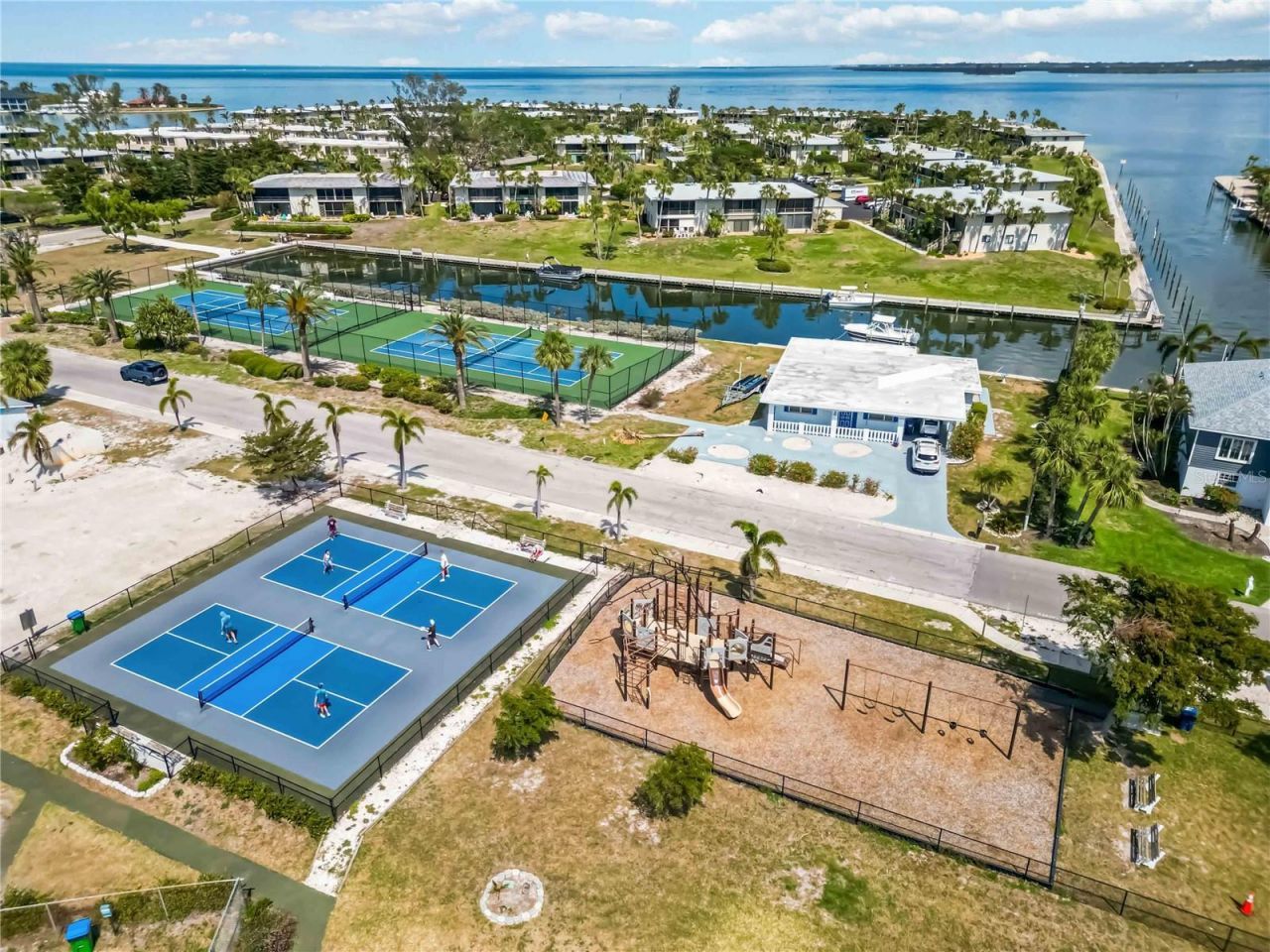 424 62nd Street, Holmes Beach, FL 34217 Photo