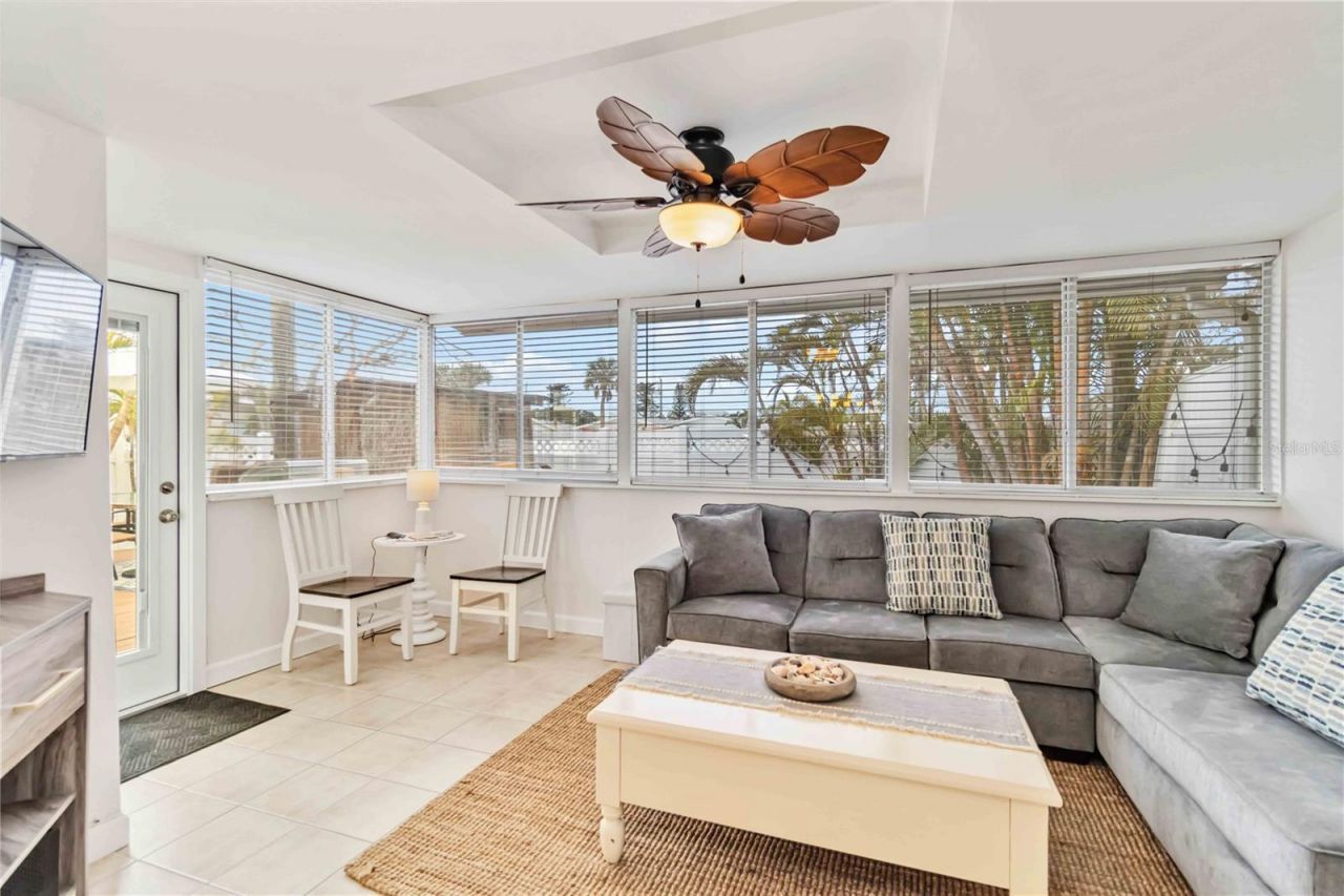 424 62nd Street, Holmes Beach, FL 34217 Photo