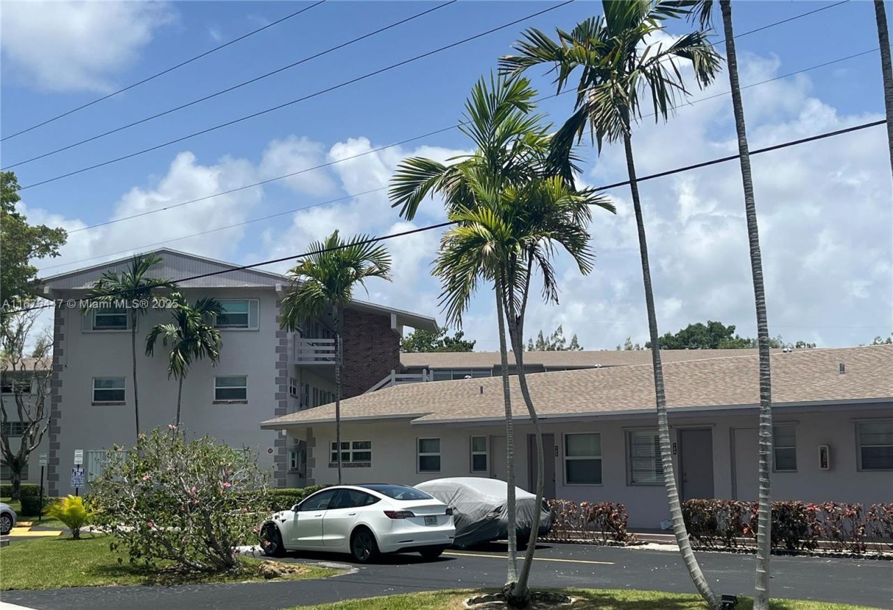700 Layne Blvd, Unit 124, Hallandale Beach, FL 33009 Photo