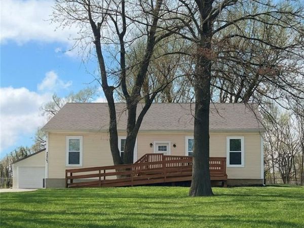 24431 139th Street, Leavenworth, KS 66048