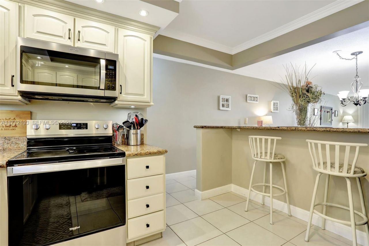 1050 Hillsboro Mile, Unit 403W, Hillsboro Beach, FL 33062 Photo