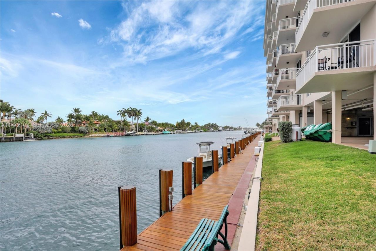 1050 Hillsboro Mile, Unit 403W, Hillsboro Beach, FL 33062 Photo