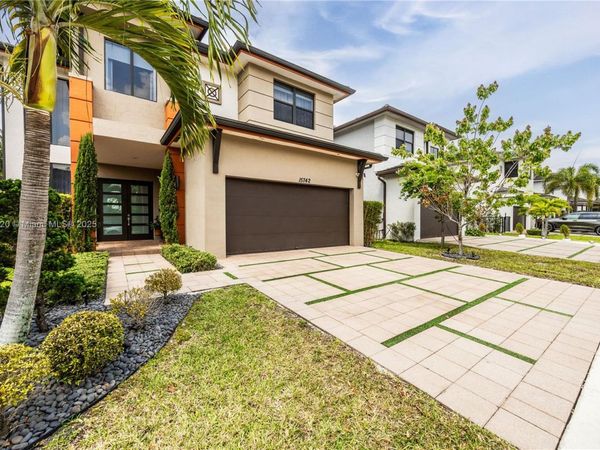 15742 NW 88th Ave, Miami Lakes, FL 33018