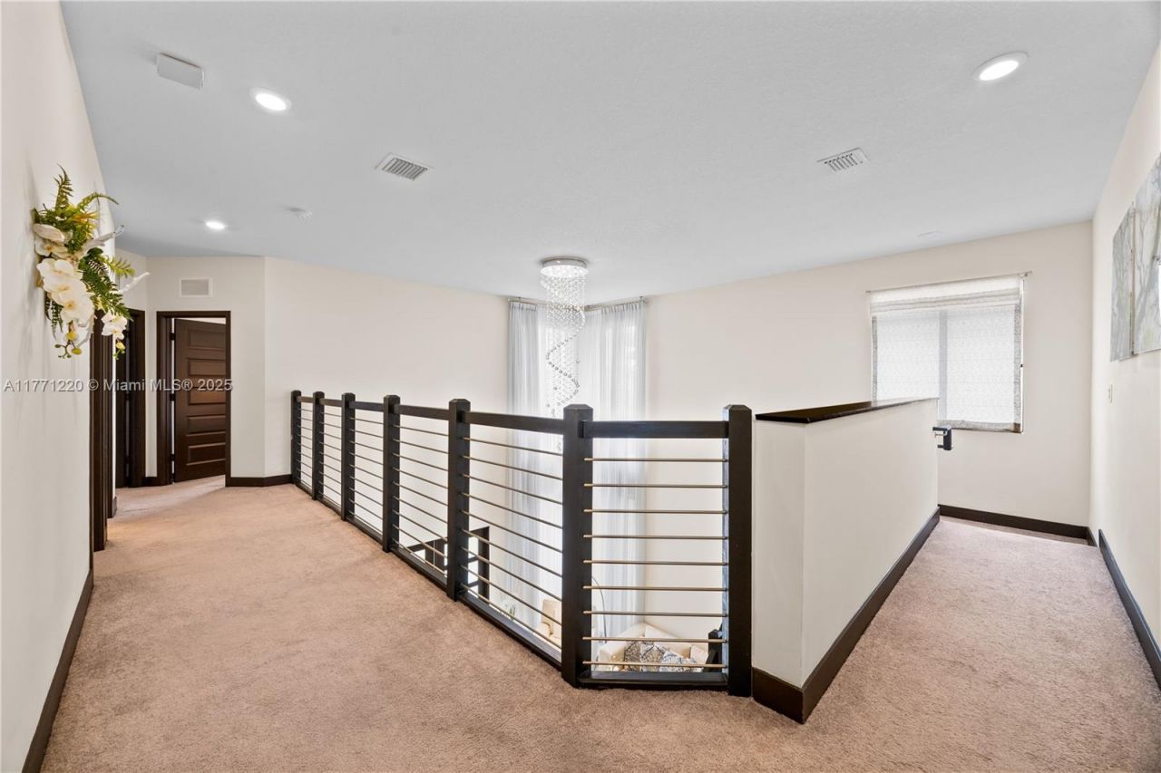 15742 NW 88th Ave, Miami Lakes, FL 33018 Photo