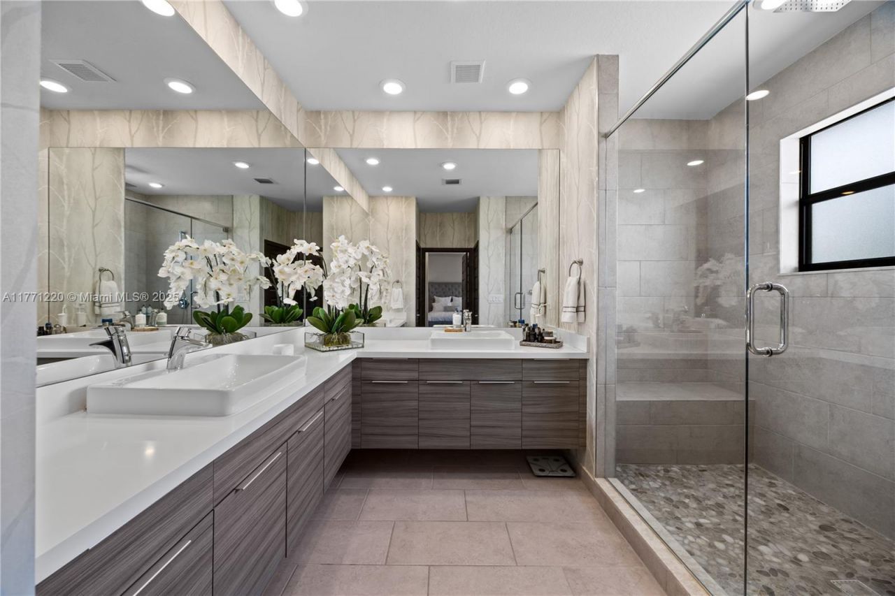 15742 NW 88th Ave, Miami Lakes, FL 33018 Photo