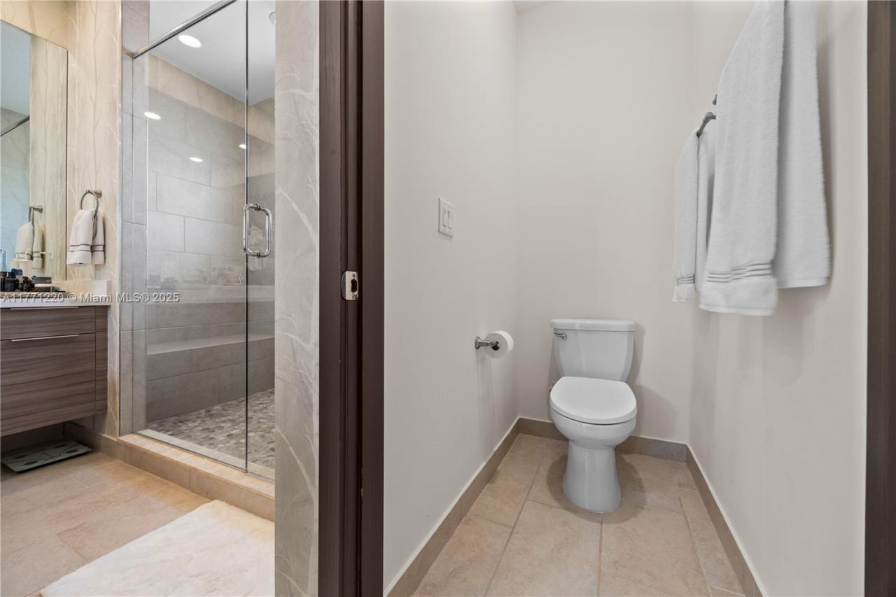 15742 NW 88th Ave, Miami Lakes, FL 33018 Photo