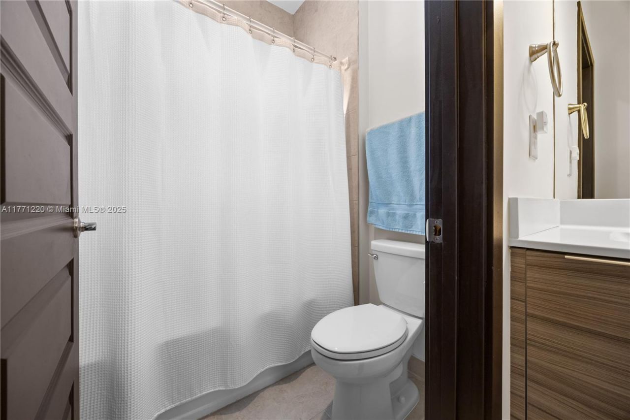 15742 NW 88th Ave, Miami Lakes, FL 33018 Photo