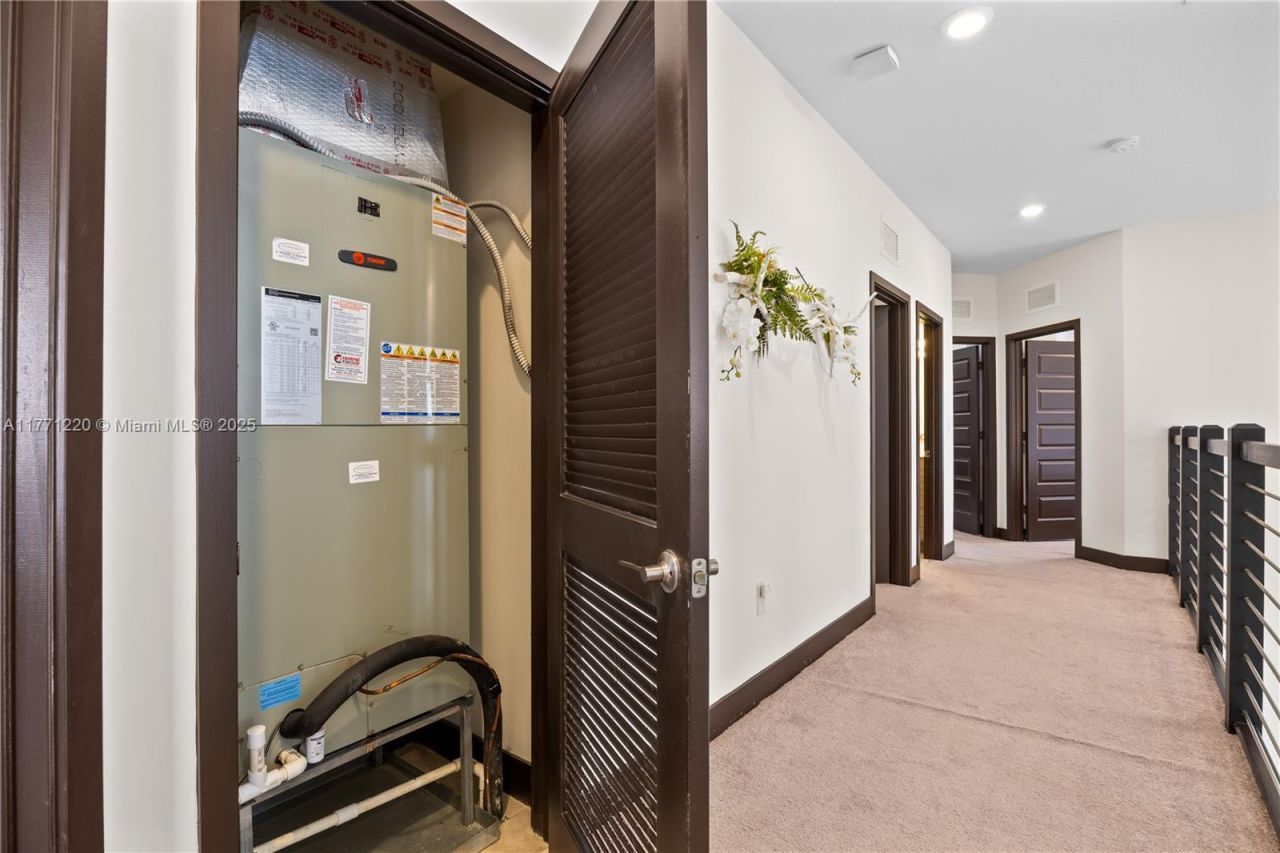 15742 NW 88th Ave, Miami Lakes, FL 33018 Photo