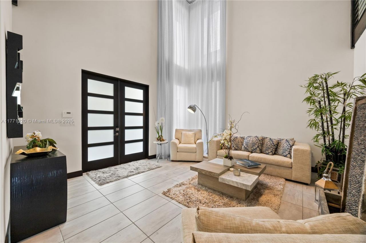 15742 NW 88th Ave, Miami Lakes, FL 33018 Photo