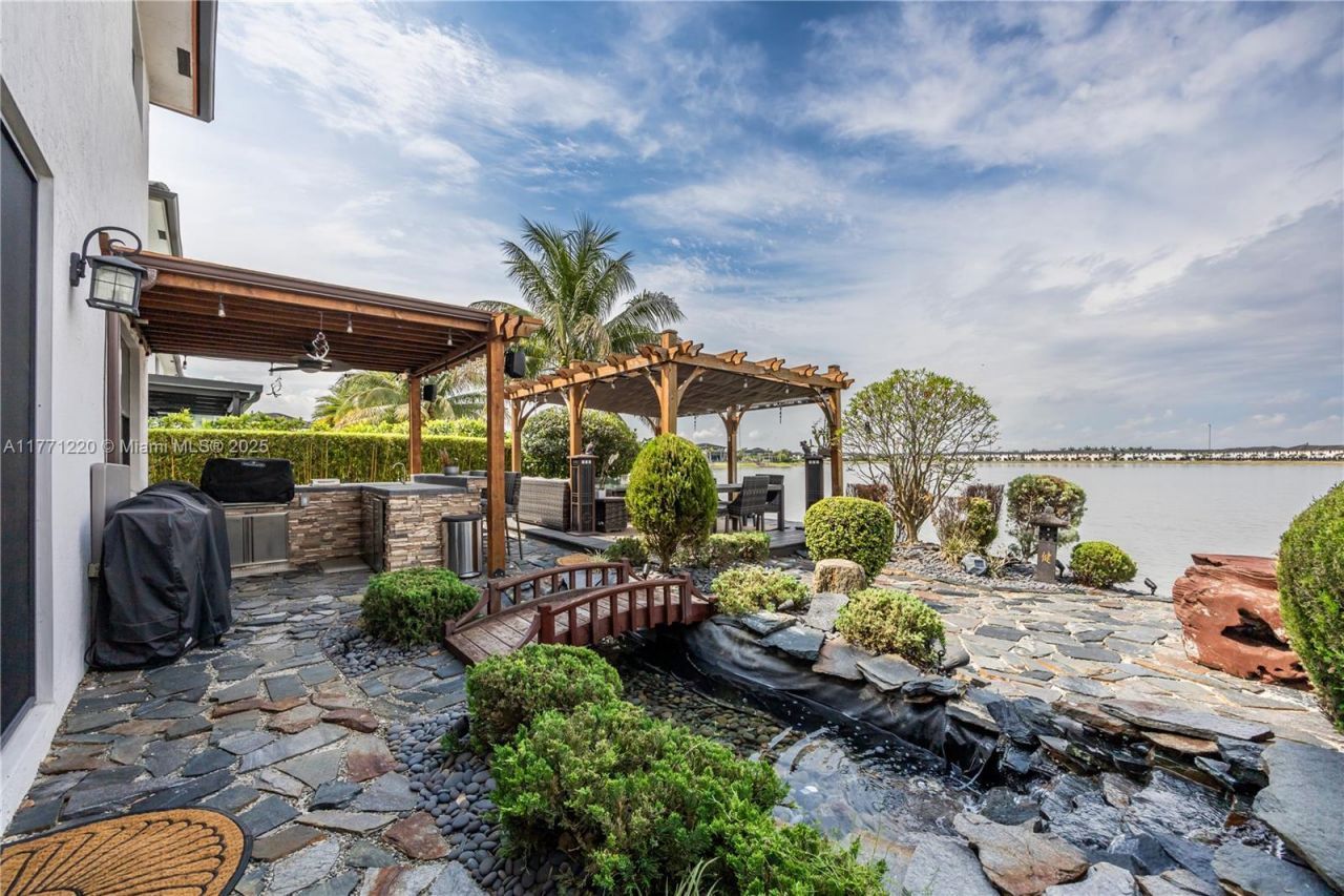 15742 NW 88th Ave, Miami Lakes, FL 33018 Photo