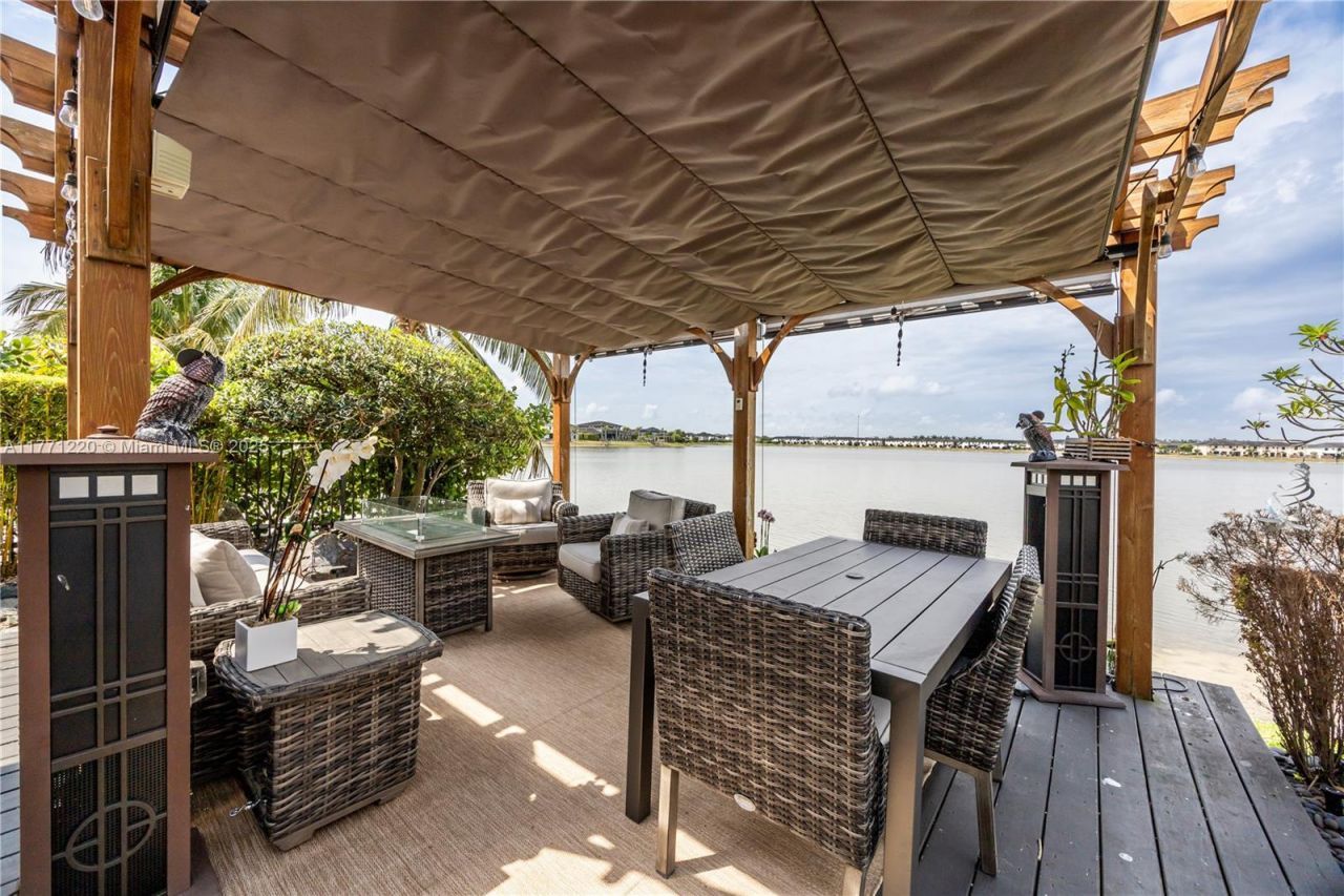 15742 NW 88th Ave, Miami Lakes, FL 33018 Photo