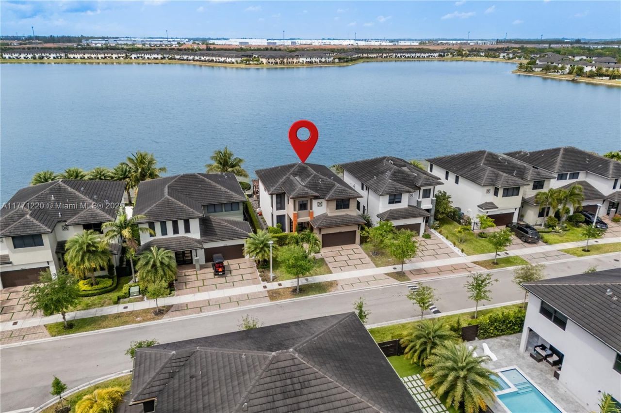 15742 NW 88th Ave, Miami Lakes, FL 33018 Photo