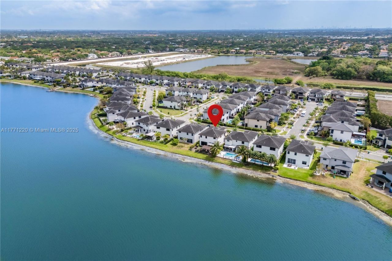 15742 NW 88th Ave, Miami Lakes, FL 33018 Photo