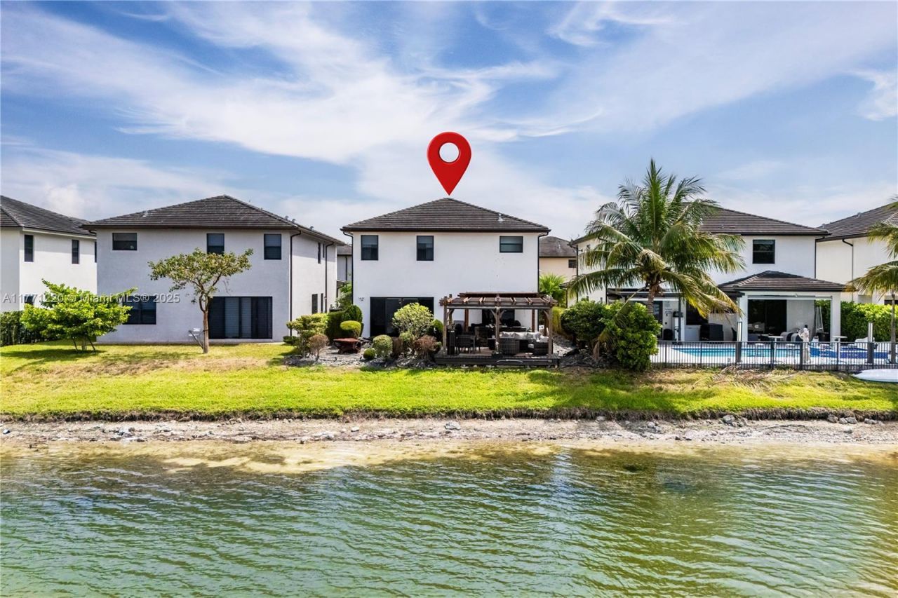 15742 NW 88th Ave, Miami Lakes, FL 33018 Photo